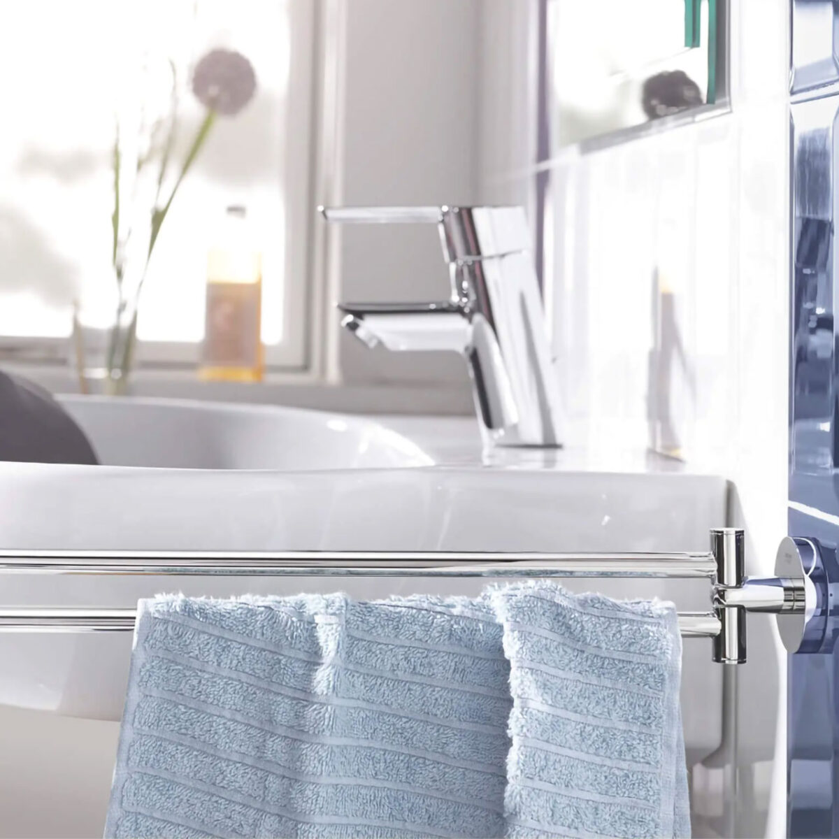 ESSENTIALS ΔΙΠΛΗ ΚΡΕΜΑΣΤΡΑ ΠΕΤΣΕΤΑΣ ΧΡΩΜΕ 40371001 GROHE - Image 3